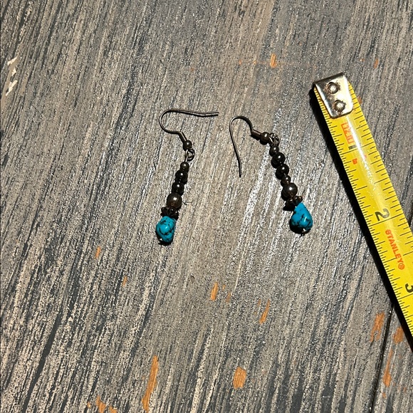 Elegant Silver and Turquoise Jewelry Set - Picture 7 of 9